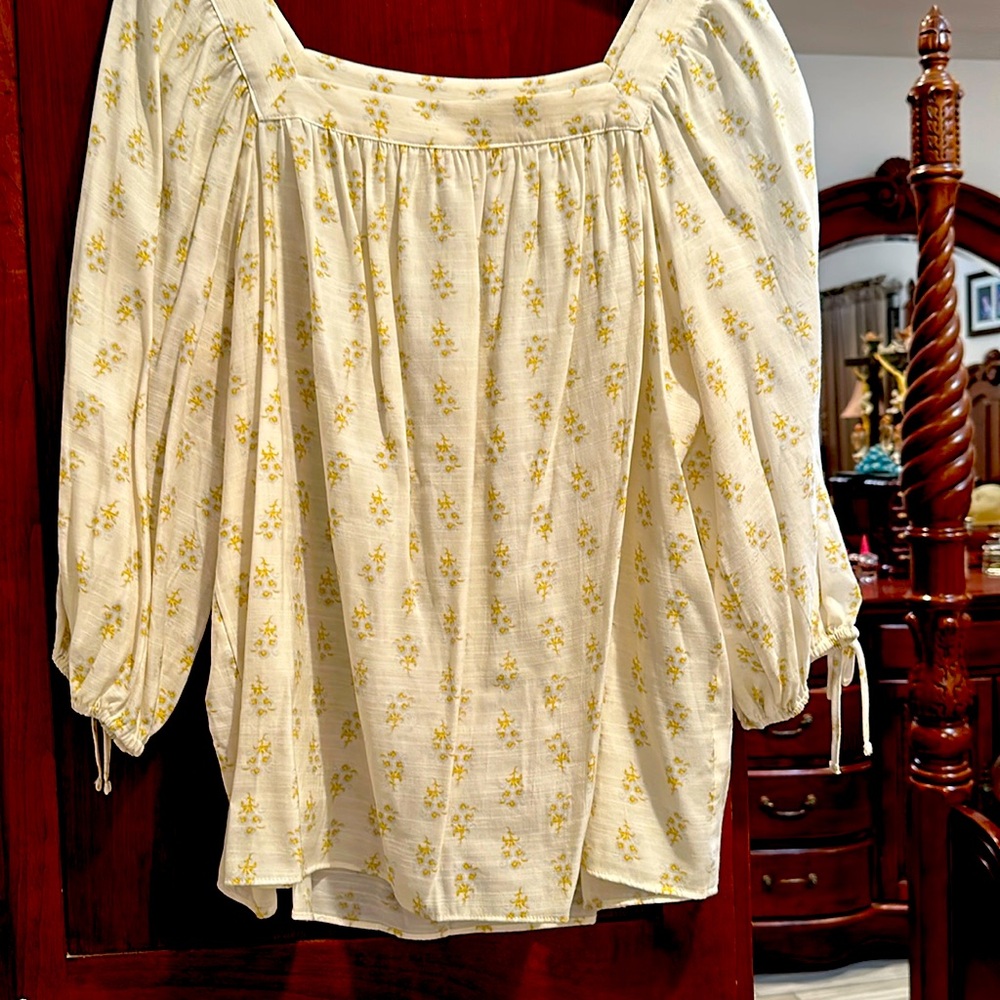 Looks like linen ivory with yellow